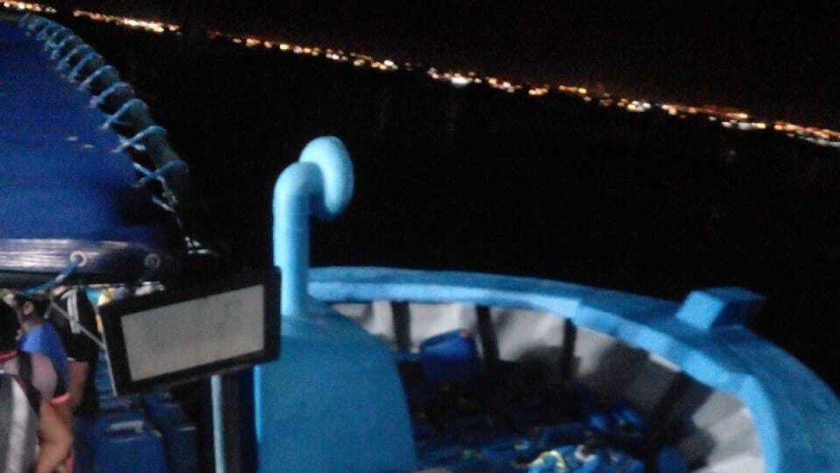 Las canecas estaban distribuidas en toda la embarcación.