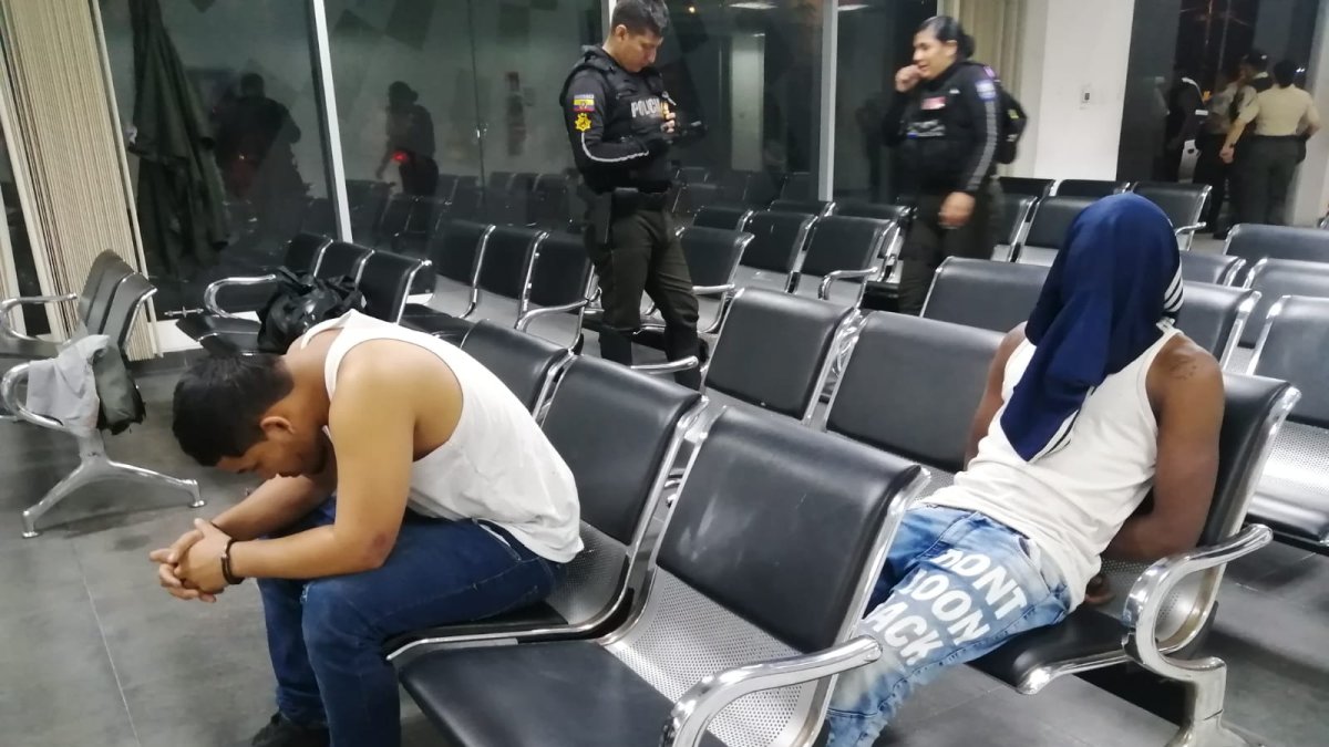 La Policía realizó un operativo en Socio Vivienda, donde allanaron una vivienda.