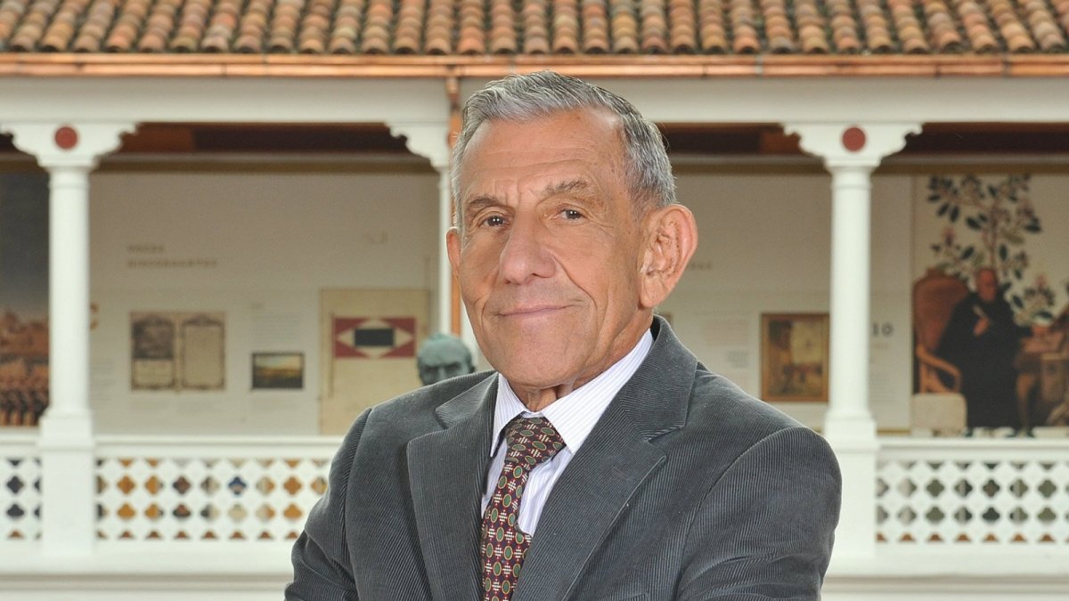 Militar en servicio pasivo del Ejército de Colombia. Fue ministro de Relaciones Exteriores entre 1986 y 1990. También fue embajador de su país ante la ONU y la OEA.