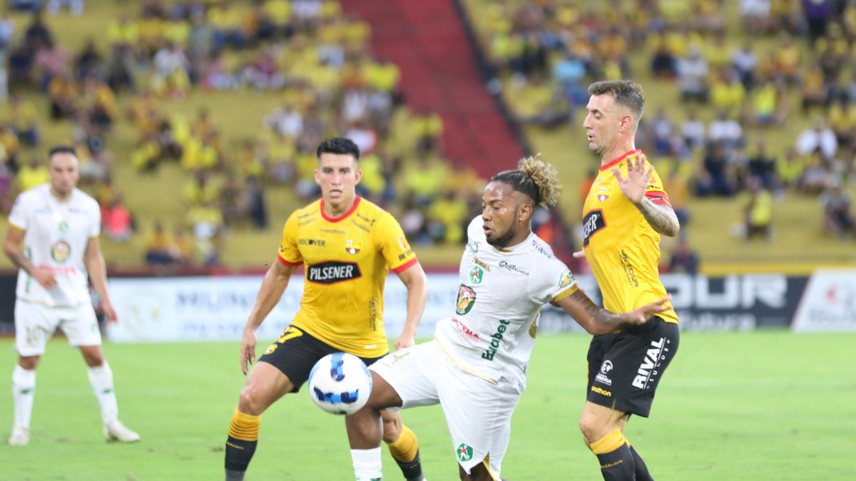 Los dueños de casa, pese a que han tenido en su poder el esférico, no han logrado romper la marca del Ponchito.