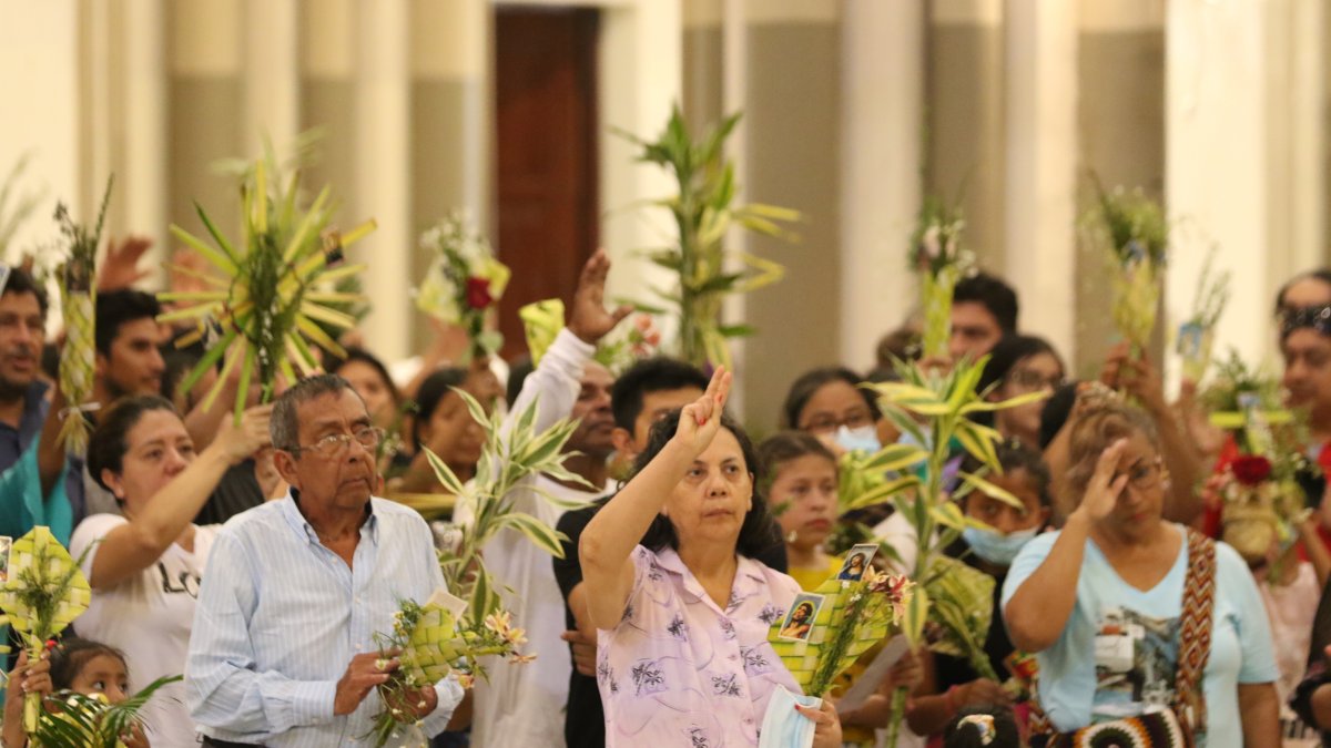 Cada año con mucho fervor los fieles acuden a los diferentes templos para participar de la misa de Domingo de Ramos