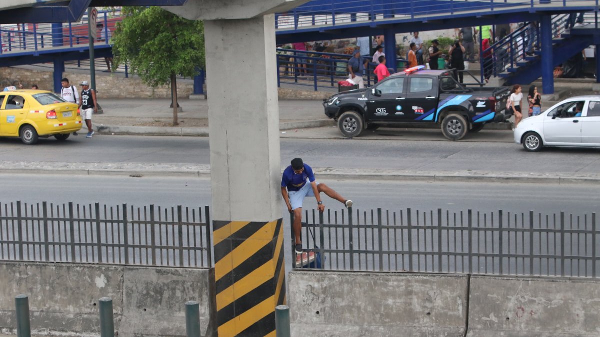 En la vía Perimetral, a la altura de la entrada de la 8 se observa este panorama.