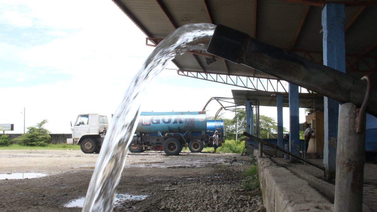 Algunas zonas se abastecerán con tanqueros, como ocurre en Durán