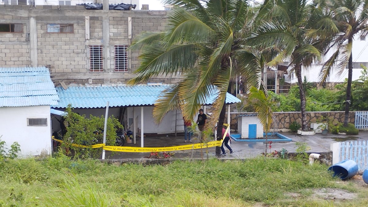 La casa donde se registró el asesinato de cuatro personas, en Punta Blanca, Santa Elena.