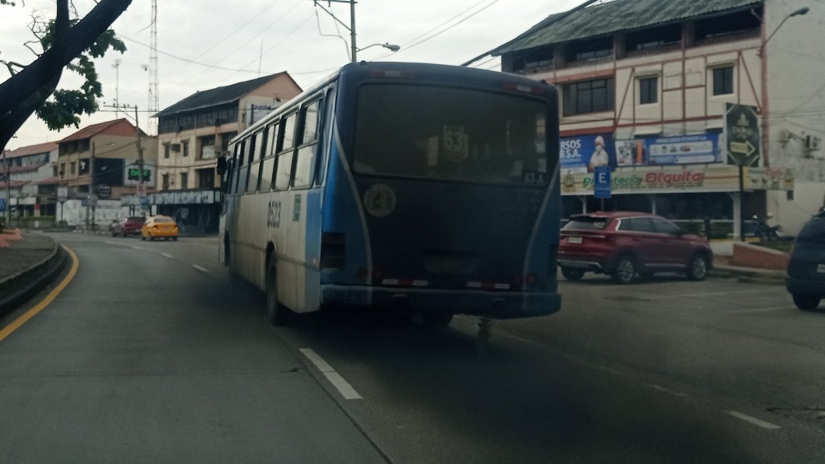 Vehículos. Estos forman humaredas a su paso.