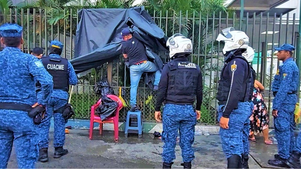 Hecho. El operativo se dio en los exteriores del hospital Teodoro Maldonado, en el sur.