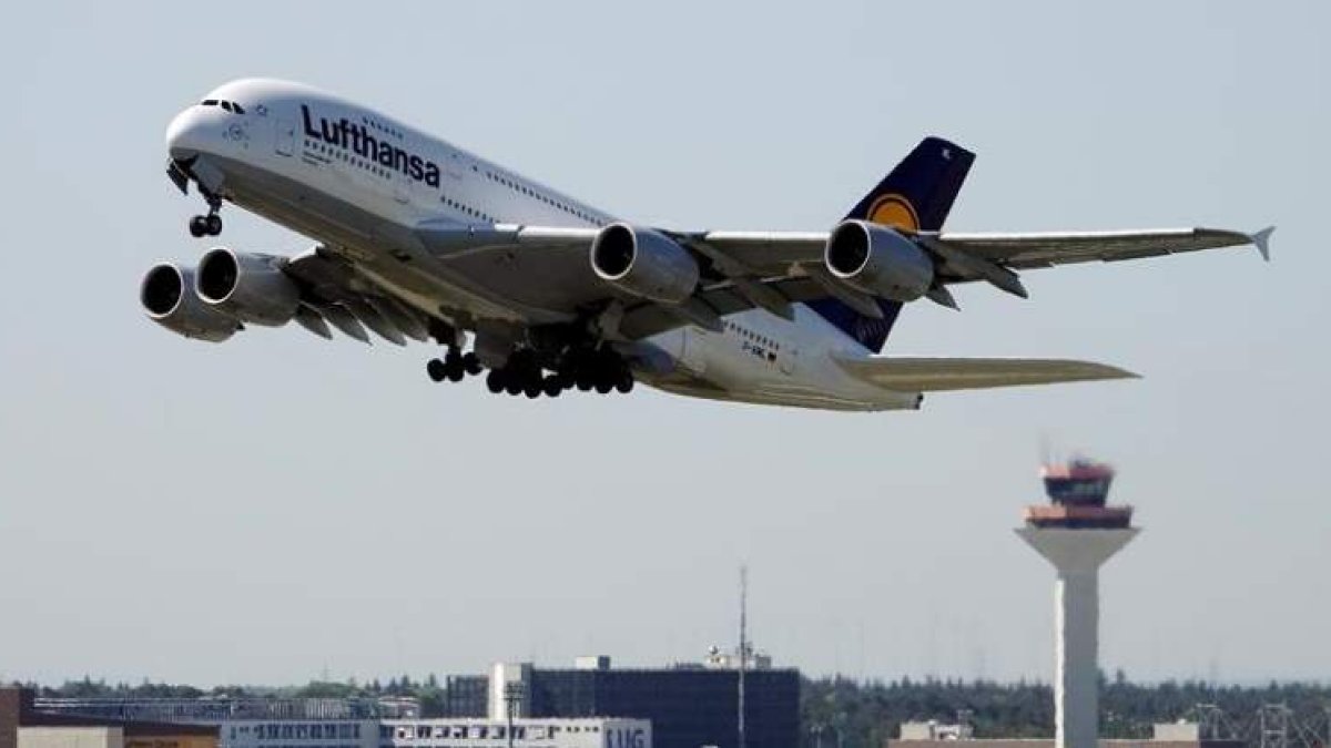 El sector de la aviación fue uno de los más golpeados por la pandemia de COVID-19.