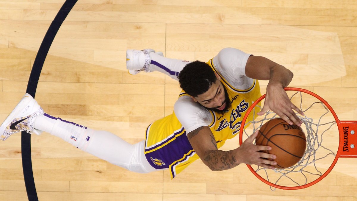 Davis tuvo relevancia con su juego incisivo.