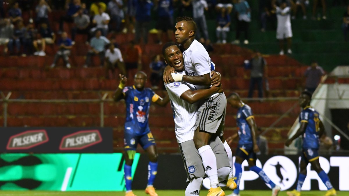 Bryan Angulo (i) y Miller Bolaños se lesionaron en el partido con Delfín, que se disputó el sábado 1 de abril de 2023 en la LigaPro.