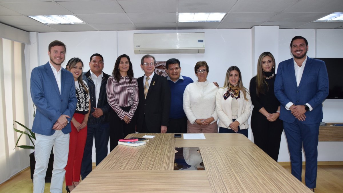 En su primera reunión de transición, los consejeros electos pidieron a las autoridades actuales que se abstengan de continuar con los concursos.