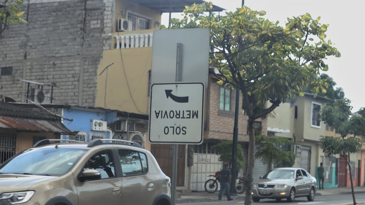 La señal dañada se ubica entre las calles 29 y la E.