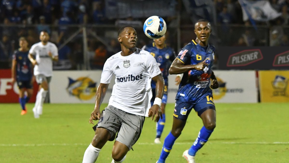 En el estadio Reales Tamarindos, Delfin recibe a Emelec en un partido por la fecha 4 del campeonato nacional de futbol Liga Pro Bet593 2023.