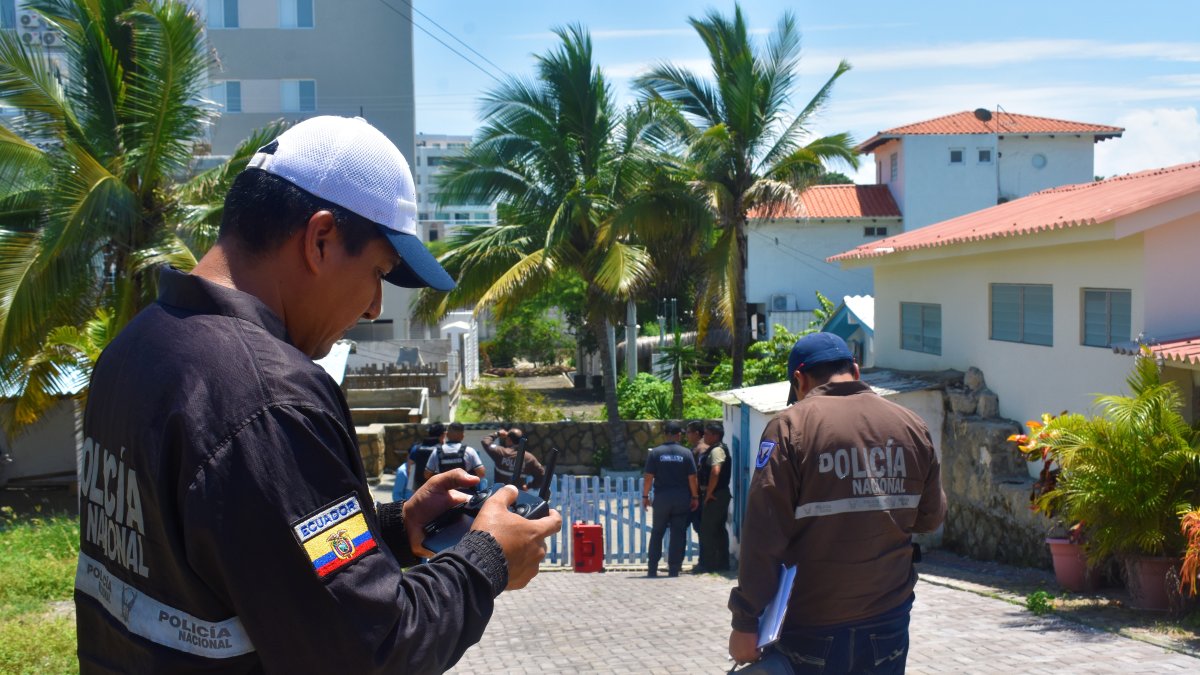 Peritos de Quito se sumaron a la investigación para recrear la escena del crimen.