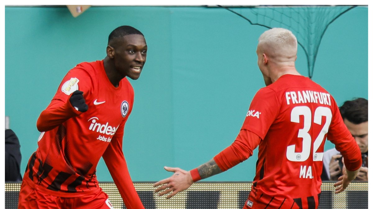 Kolo Muani celebrando el segundo gol en el partido contra Unión Berlín.