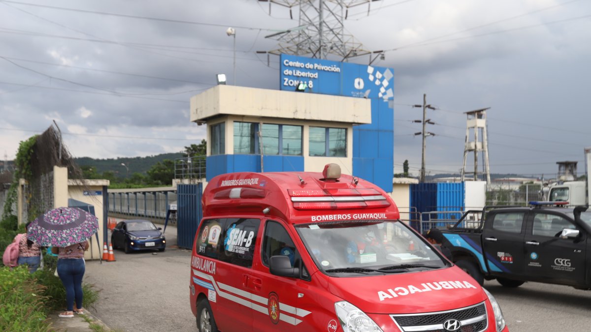 Ingreso. Familiares de los privados de libertad llegaron a los exteriores del complejo carcelario pasadas las 16:00.