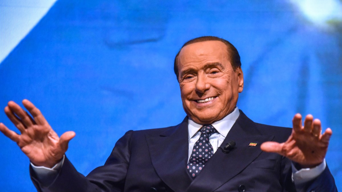 Foto de archivo del líder de Forza Italia y tres veces primer ministro de Italia, Silvio Berlusconi.