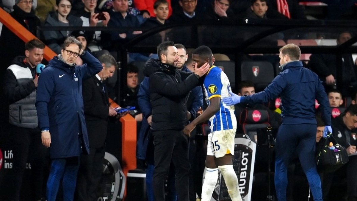 Moisés Caicedo se retiró lesionado del terreno de juego, pero no es de gravedad confirmó el Brighton.