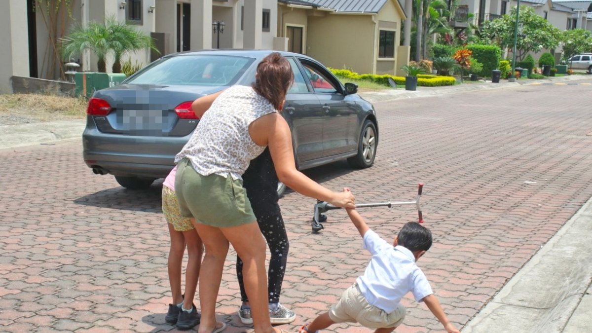 Peligro. Habitantes de urbanizaciones aseguran que hay conductores que exceden los límites internos de velocidad, creando riesgo de accidentes.