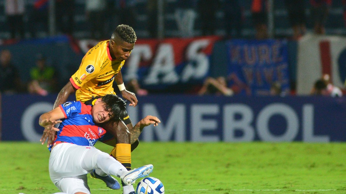 Barcelona perdió 2-1 ante Cerro Porteño, en el arranque de la Copa Libertadores.