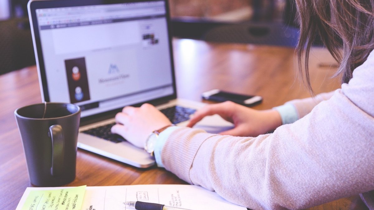 El Código de Trabajo norma el pago de jornadas extraordinarias.