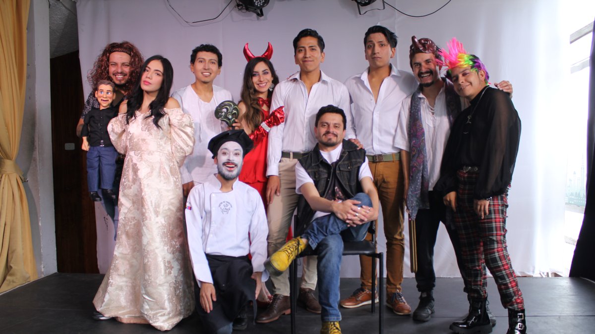 Los Menecmos estará en cartelera hasta el 7 de mayo.