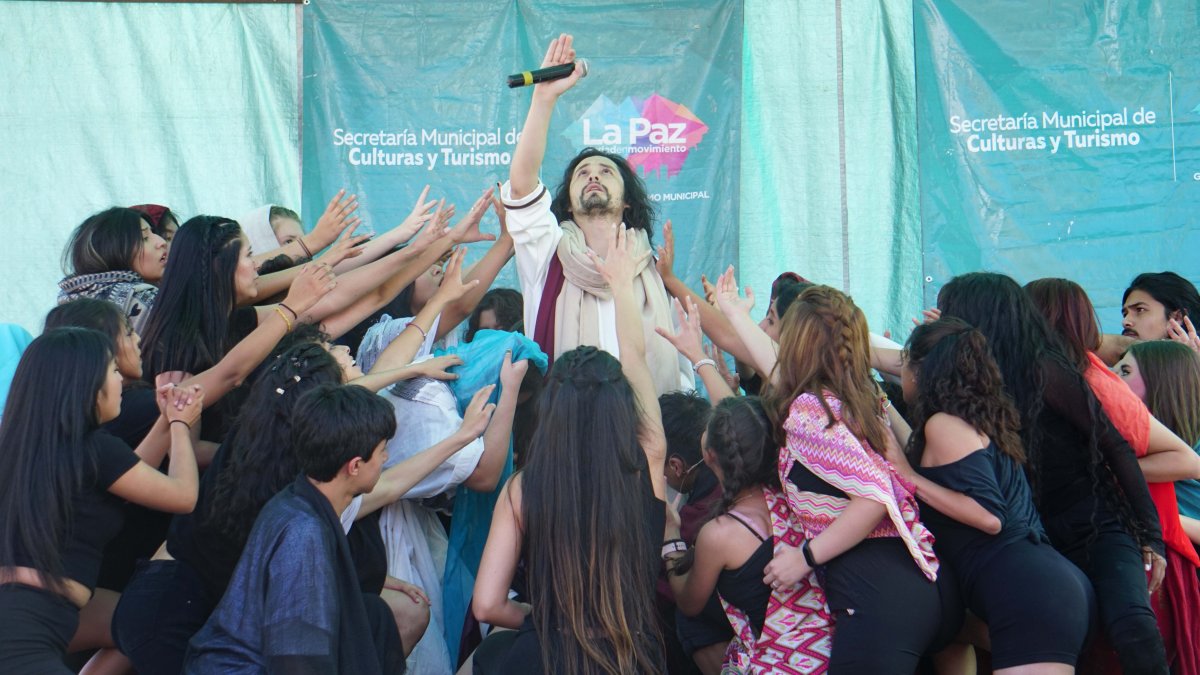 Actividad. El elenco Broadway Bolivia pone en escena la ópera rock “Jesucristo Superstar”, en La Paz.