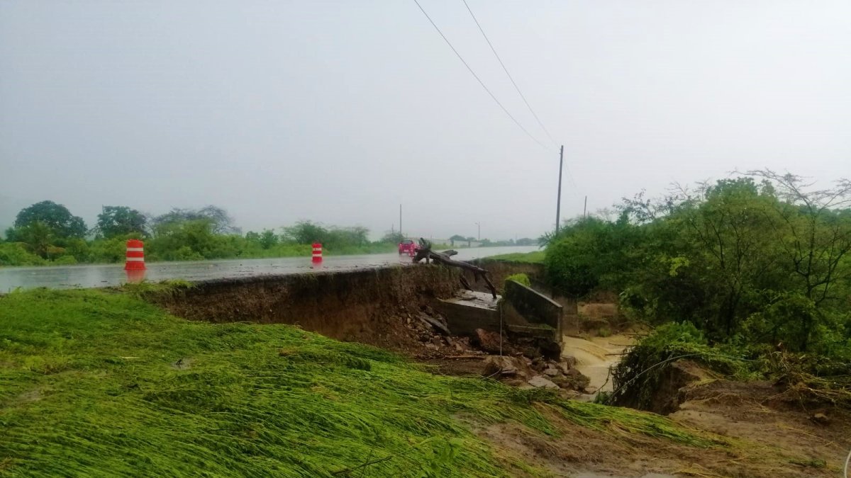 En la vía a la costa, hubo dos desprendimientos. La comunidad dijo estar sorprendida por lo ocurrido.