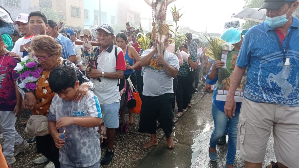 Los fieles esperan que en el país se pueda respirar paz