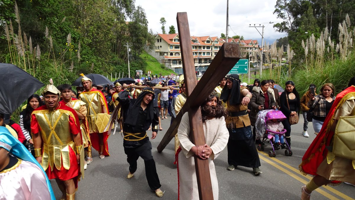 El grupo que escenifica al Calvario de Jesús está conformado por 50 jóvenes catequistas de la comunidad La Calera.