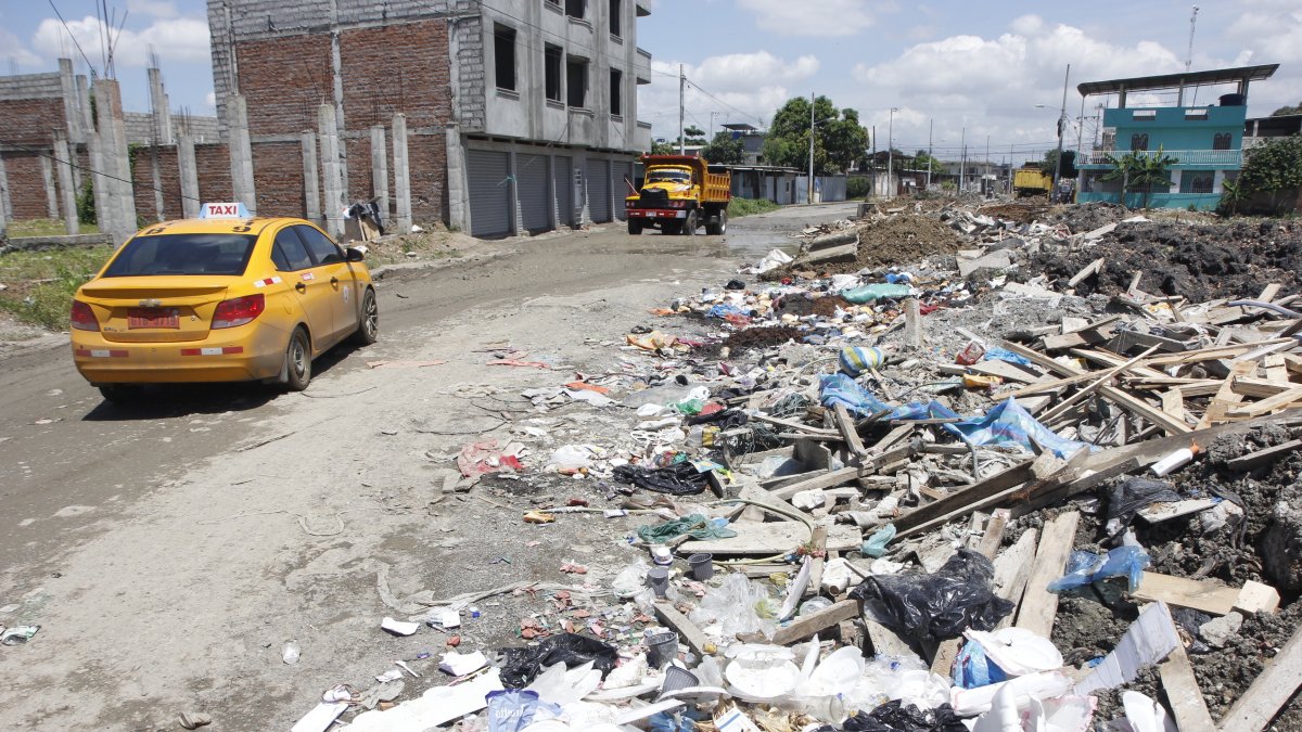 Sitio. El botadero está ubicado en la cooperativa del Ejército del Guayas, donde transita todo tipo de vehículos.