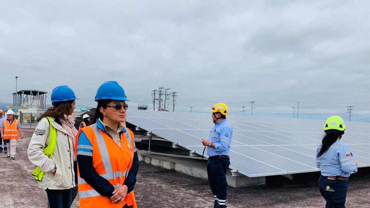 Operación. Instalaciones fotovoltaicas en la isla Isabela, Galápagos.