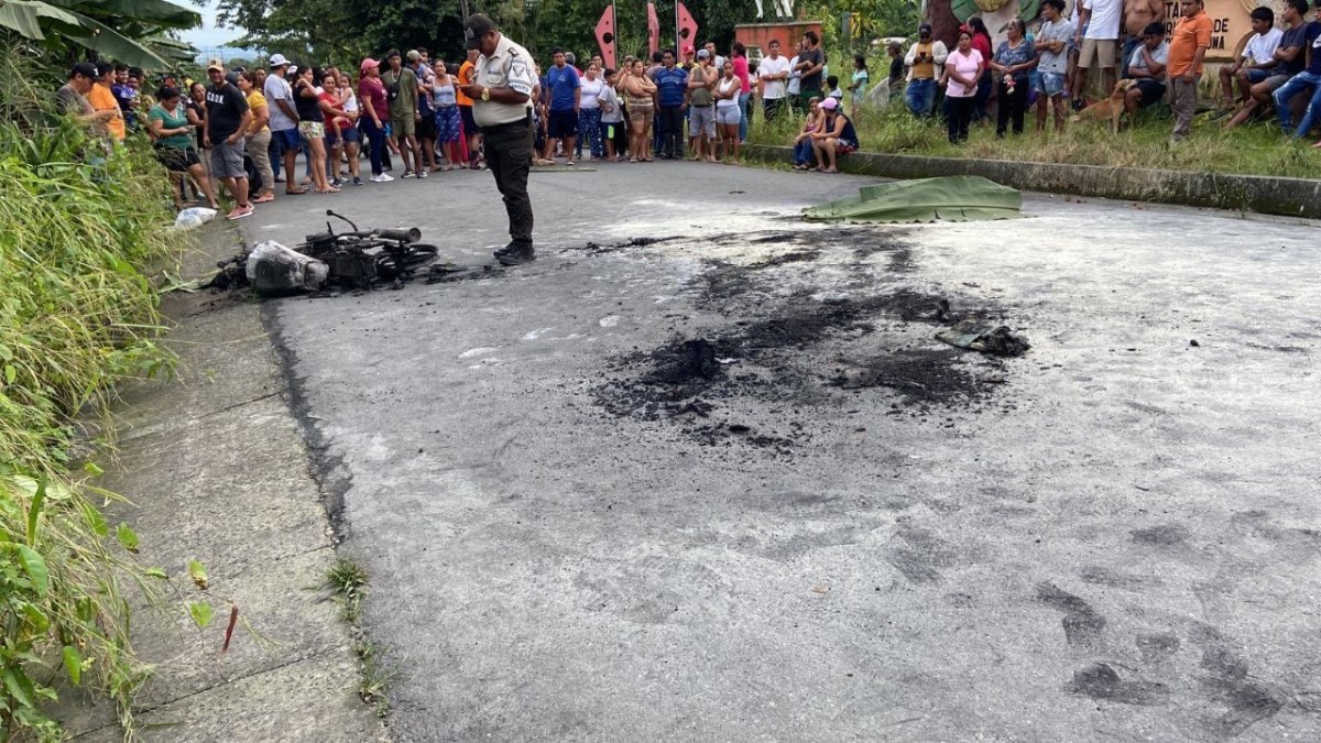 Los agentes investigan quién es la tercera persona que iba en la moto