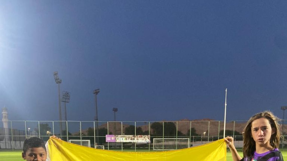 Abraham Rosero (i) y Leonel Cevallos (d), luego de un partido amistoso que jugaron como parte del Al-Ain ante el Manchester City de Inglaterra.