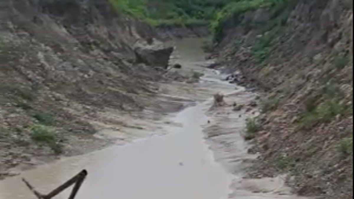 Afectación. El desbordamiento de La Camarona afectó varias piscinas.