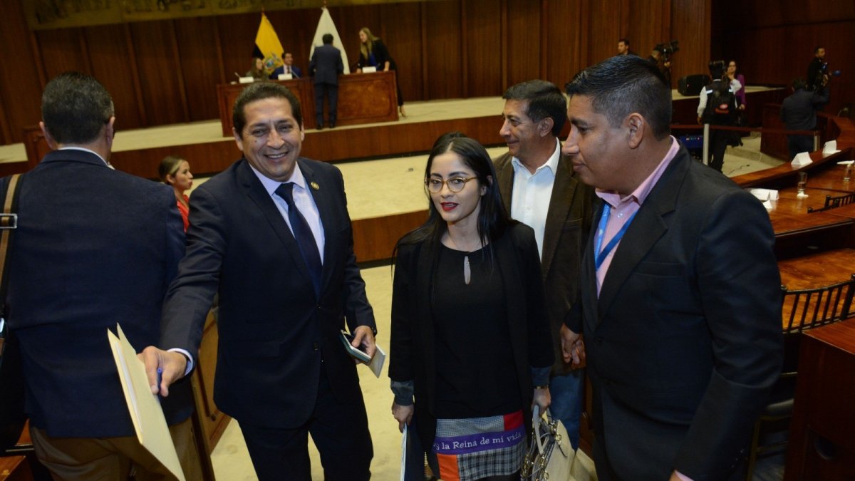 Interpelantes. La legisladora correísta de UNES Viviana Veloz es una de las solicitantes del juicio político al presidente de la República Guillermo Lasso.