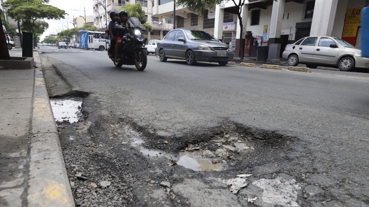 Otra vía donde se evidencia la cantidad de huecos es la calle José Mascote, lo que dificulta a los conductores.