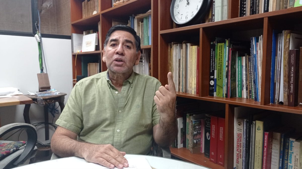 Figura. Javier Véliz mientras conversa con EXPRESO.