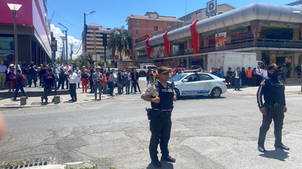 Cerrado. El lugar fue acordonado por los uniformados mientras se verificaba el envoltorio