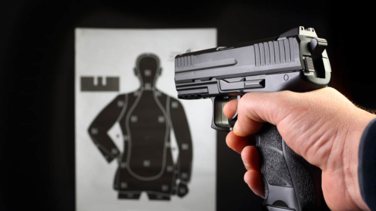 Para que el uso de un arma sea considerado legítimo, se deben cumplir tres elementos fundamentales