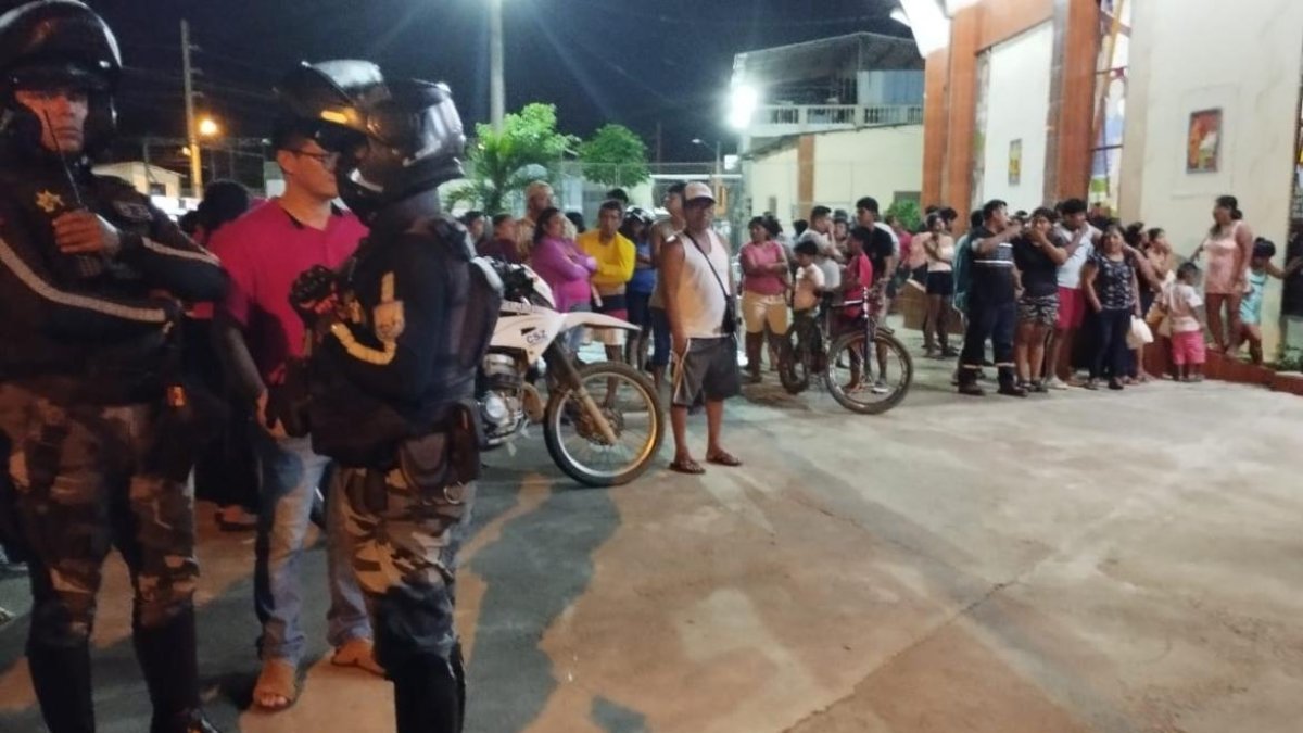 Las personas se encontraban asombradas por el asesinato en el un centro religioso.