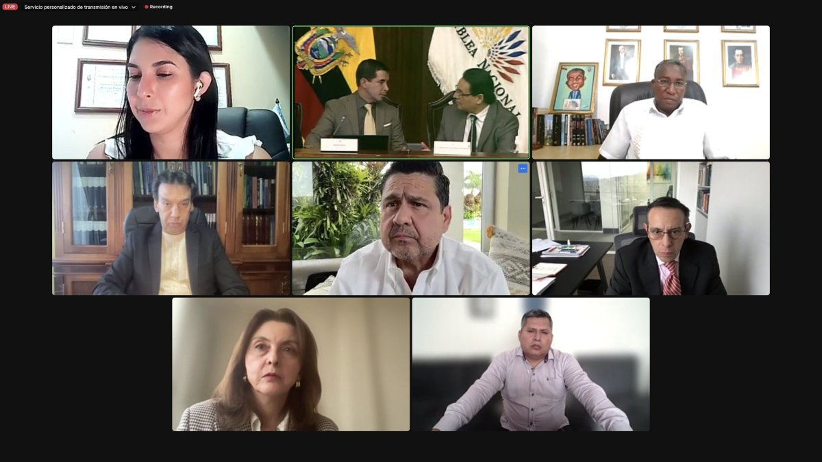 A último momento, la sesión de la mesa legislativa debió volverse semipresencial.