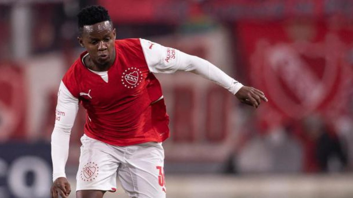 Cazares juega en Independiente desde 2022.