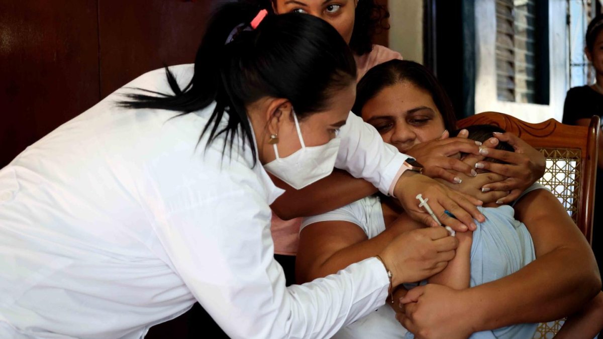 Campaña de vacunación masiva empieza en Nicaragua.