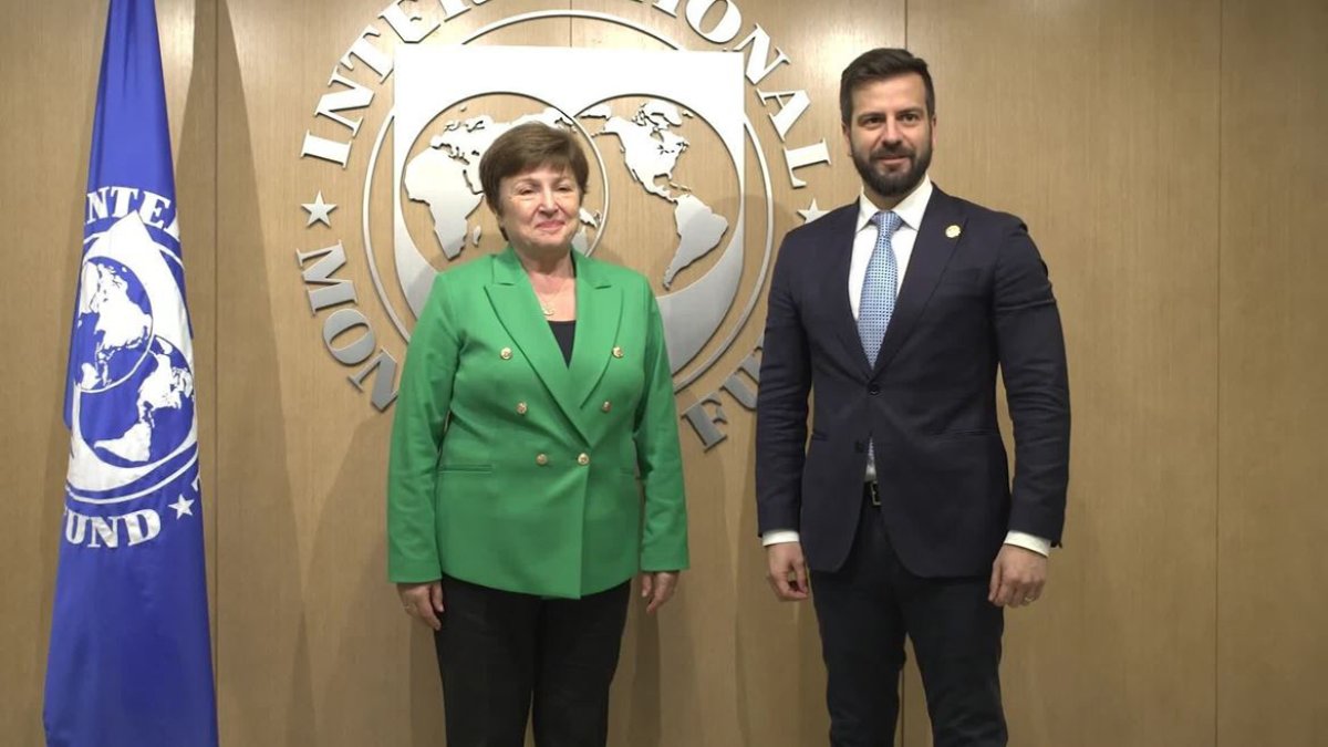 Encuentro. La directora del FMI, Kristalina Georgieva, y el ministro    Arosemena, en meses pasados.