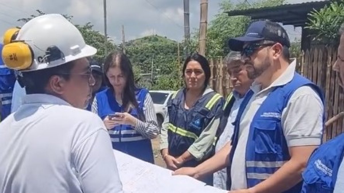 Recorrido. Representantes de la CAF en un recorrido por Sergio Toral.