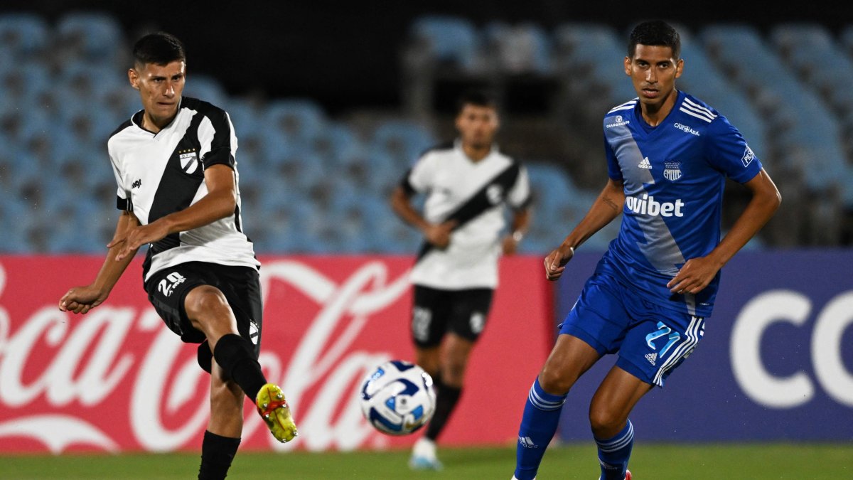 José Francisco Cevallos (d) podría ser titular en el duelo ante El Nacional, por la fecha 6 de la LigaPro.