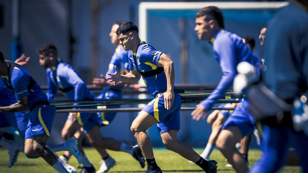 El América de México trabaja intensamente a sabiendas que se juega la clasificación ante el Cruz Azul este sábado 15 de abril.