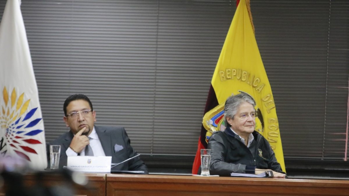 Cita. El presidente de la República Guillermo Lasso y el titular de la Asamblea Virgilio Saquicela en la Corte.