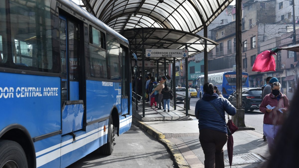 Afluencia. 450.000 personas usan a diario los sistemas de transporte municipal Trole y Ecovía en la capital.