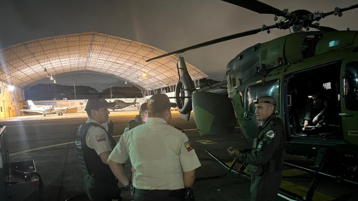 Personal del Ala de Combate N.º 21 Taura realiza las tareas de control desde el aire.